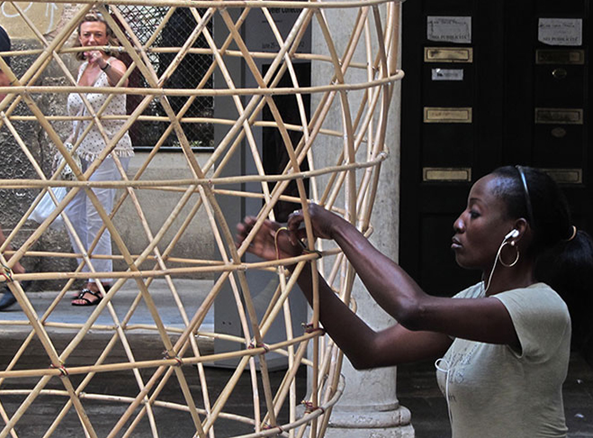 This Giant Basket Captures Drinking Water From the Air 2.png