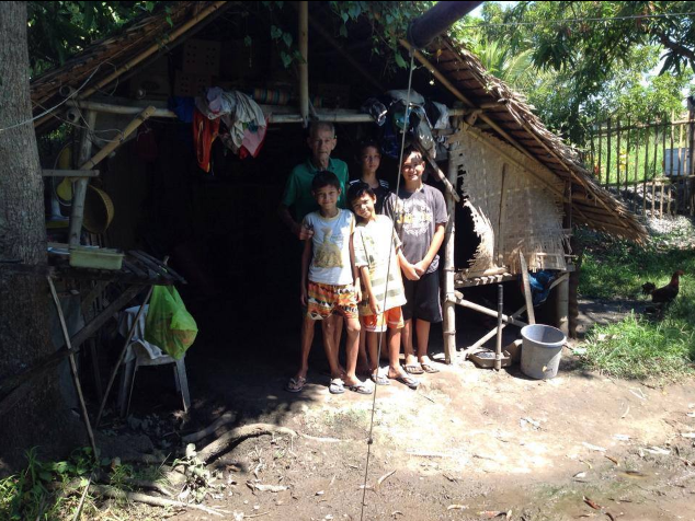 Aussie man doing it hard in the Philippines 4.png